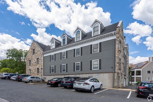 10 Union St, Natick, MA 01760