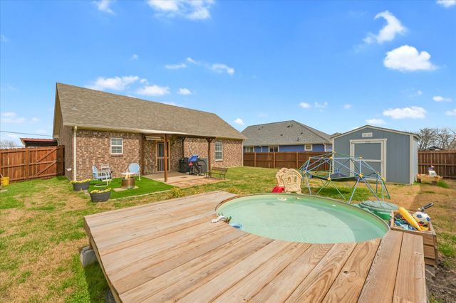 102 E Willow Street, Sanger, TX 76266
