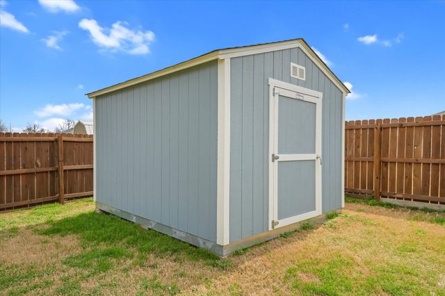 102 E Willow Street, Sanger, TX 76266