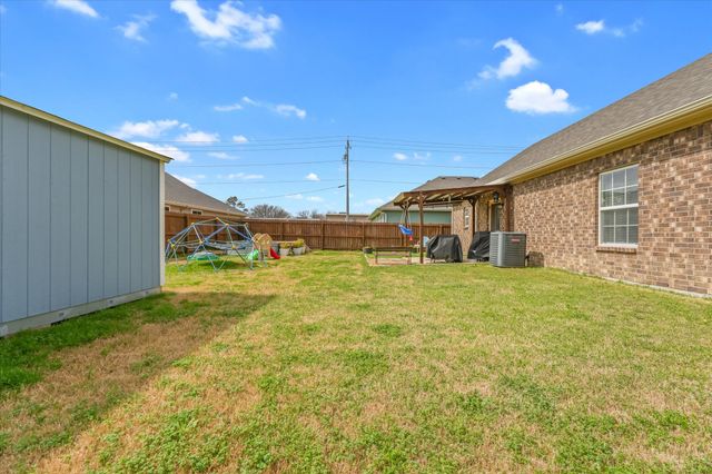 102 E Willow Street, Sanger, TX 76266