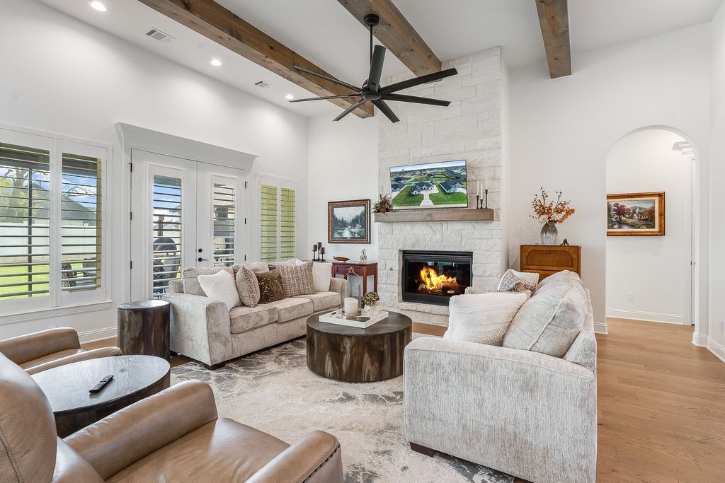 2156 Middlewood Circle, Granbury, TX 76049 — photo 5