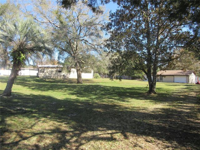 1605 SE 160TH COURT, Ocklawaha, FL 32179