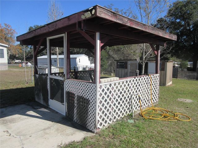 1605 SE 160TH COURT, Ocklawaha, FL 32179