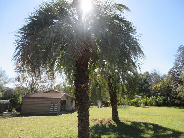 1605 SE 160TH COURT, Ocklawaha, FL 32179