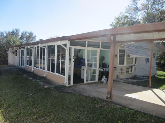 1605 SE 160TH COURT, Ocklawaha, FL 32179