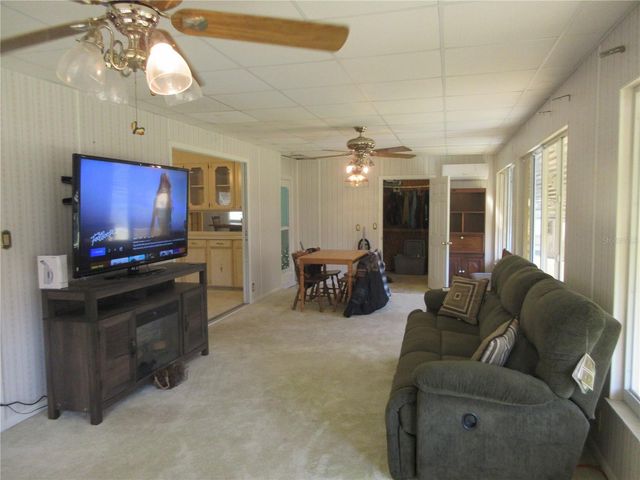 1605 SE 160TH COURT, Ocklawaha, FL 32179