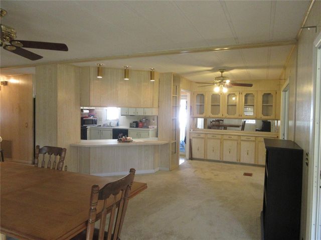 1605 SE 160TH COURT, Ocklawaha, FL 32179