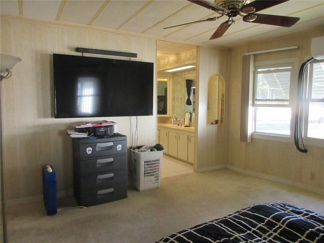 1605 SE 160TH COURT, Ocklawaha, FL 32179