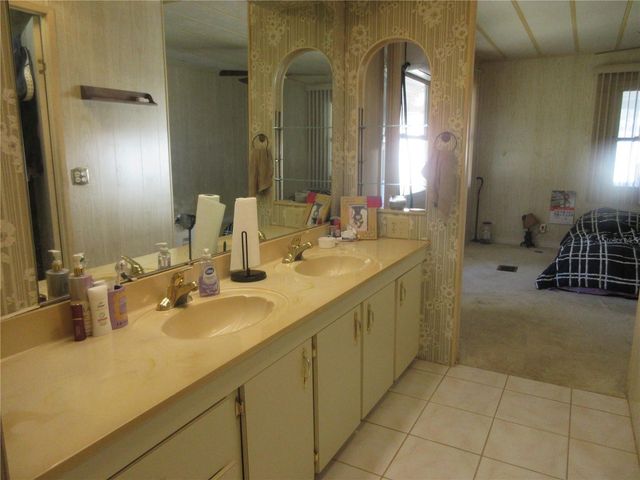 1605 SE 160TH COURT, Ocklawaha, FL 32179