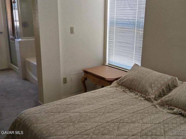 6130 Almeria Way, Palmdale, CA 93552