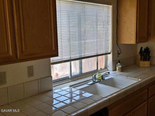 6130 Almeria Way, Palmdale, CA 93552