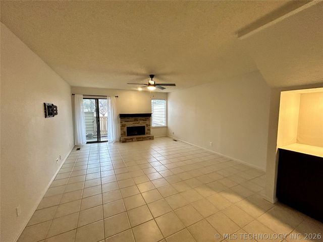 8436 S College Avenue 48, Tulsa, OK 74136