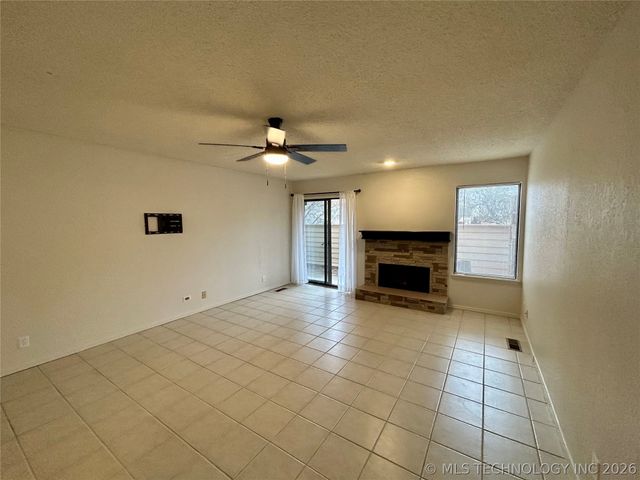 8436 S College Avenue 48, Tulsa, OK 74136