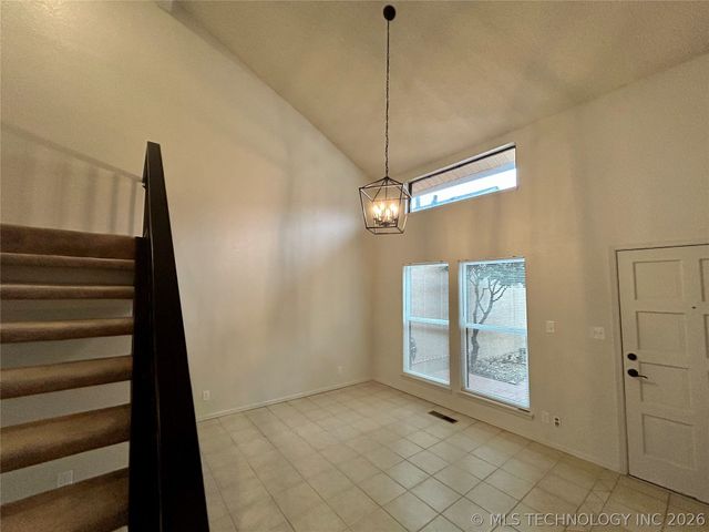 8436 S College Avenue 48, Tulsa, OK 74136