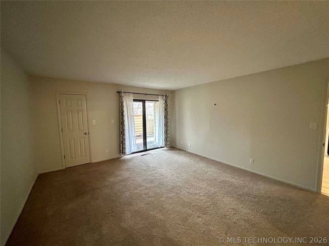 8436 S College Avenue 48, Tulsa, OK 74136