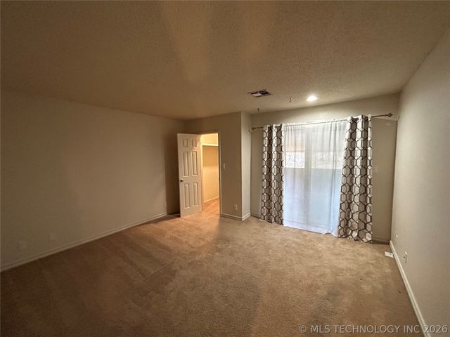 8436 S College Avenue 48, Tulsa, OK 74136