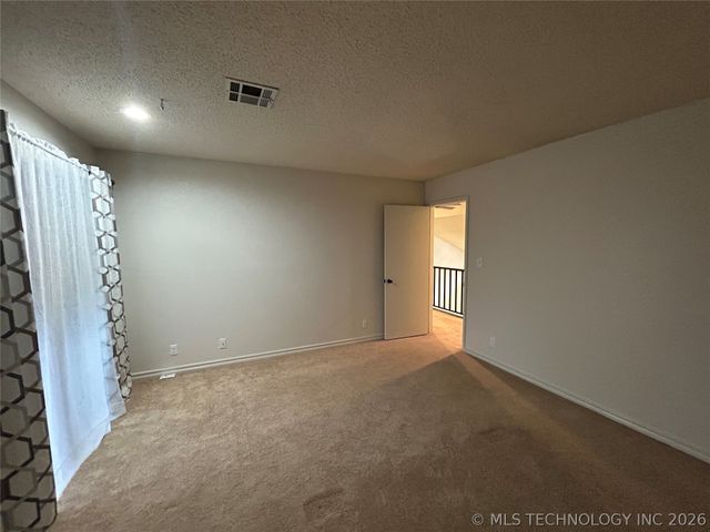 8436 S College Avenue 48, Tulsa, OK 74136