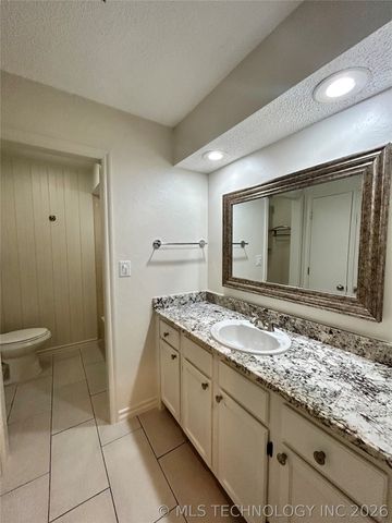 8436 S College Avenue 48, Tulsa, OK 74136