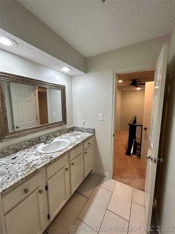 8436 S College Avenue 48, Tulsa, OK 74136