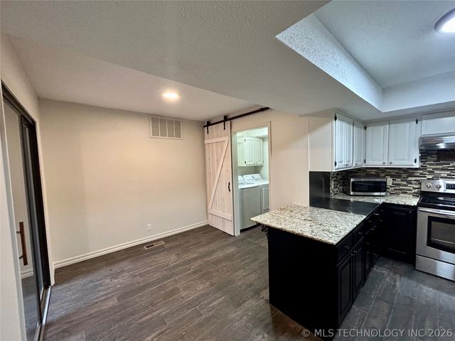 8436 S College Avenue 48, Tulsa, OK 74136