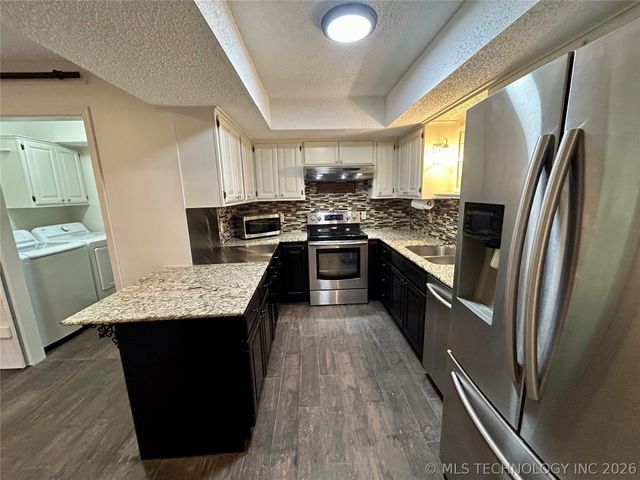 8436 S College Avenue 48, Tulsa, OK 74136