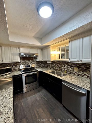 8436 S College Avenue 48, Tulsa, OK 74136