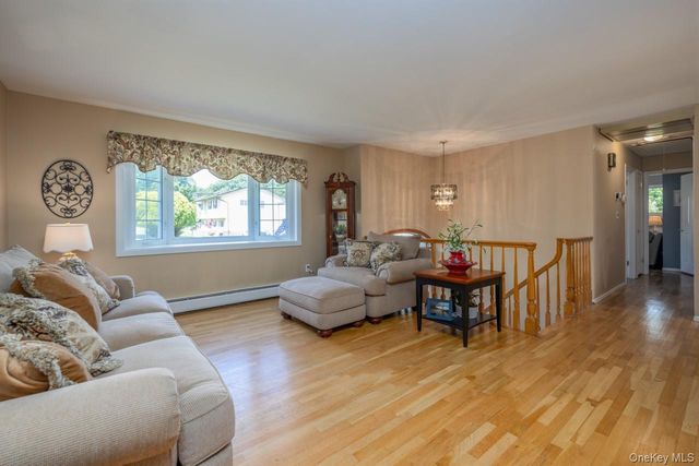 6 Lighthouse Court, Tomkins Cove, NY 10986