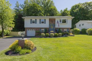 6 Lighthouse Court, Tomkins Cove, NY 10986