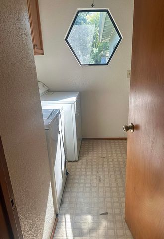 1710 SW Brownell Avenue, Grants Pass, OR 97526