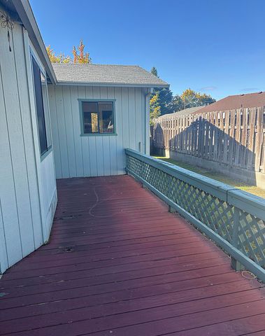 1710 SW Brownell Avenue, Grants Pass, OR 97526