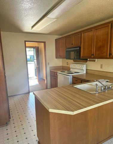 1710 SW Brownell Avenue, Grants Pass, OR 97526