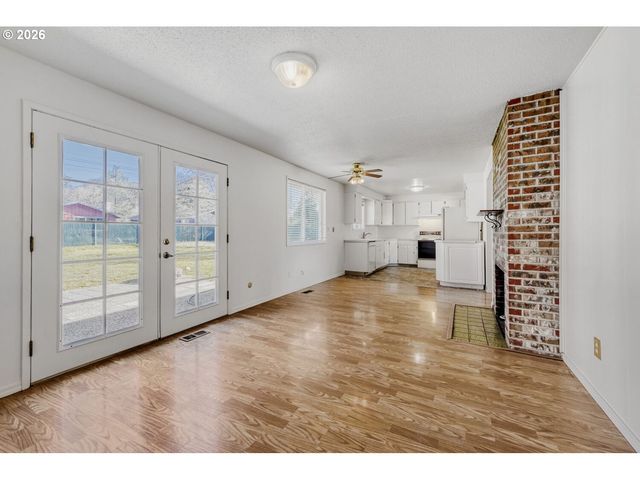 15270 Se LA MARQUITA Way, Milwaukie, OR 97267