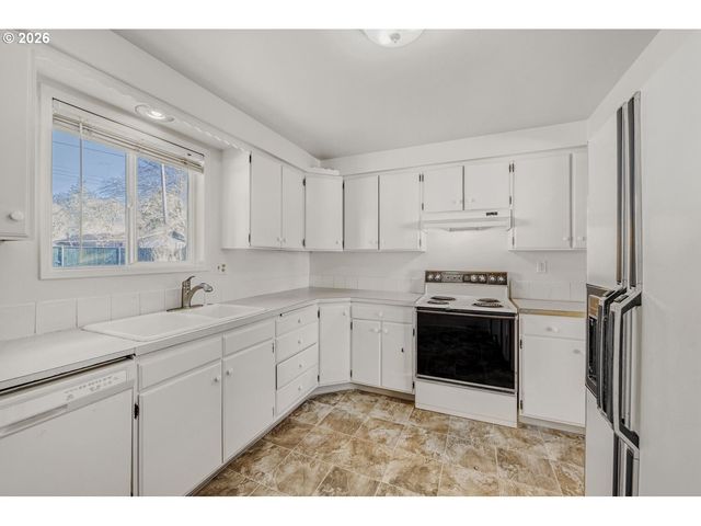 15270 Se LA MARQUITA Way, Milwaukie, OR 97267