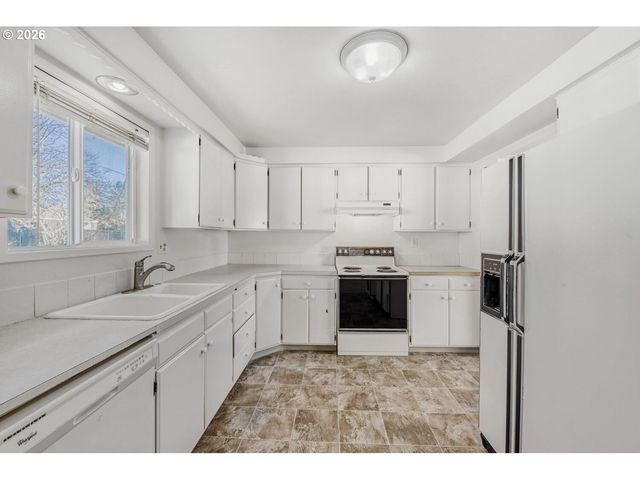 15270 Se LA MARQUITA Way, Milwaukie, OR 97267