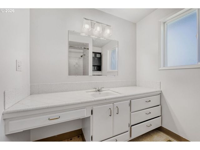 15270 Se LA MARQUITA Way, Milwaukie, OR 97267