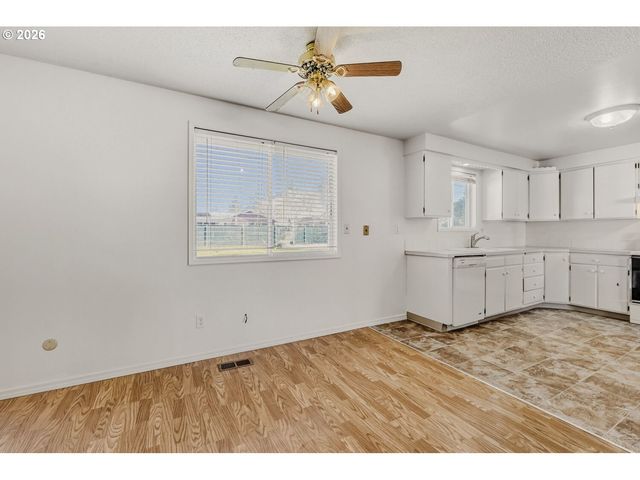 15270 Se LA MARQUITA Way, Milwaukie, OR 97267