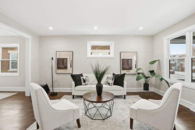 2009 Wespark Avenue, Whiting, IN 46394