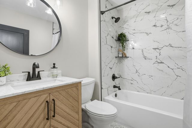 2009 Wespark Avenue, Whiting, IN 46394