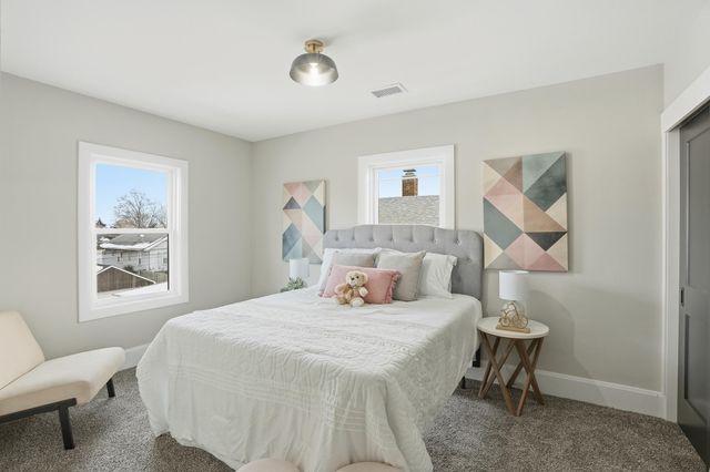 2009 Wespark Avenue, Whiting, IN 46394