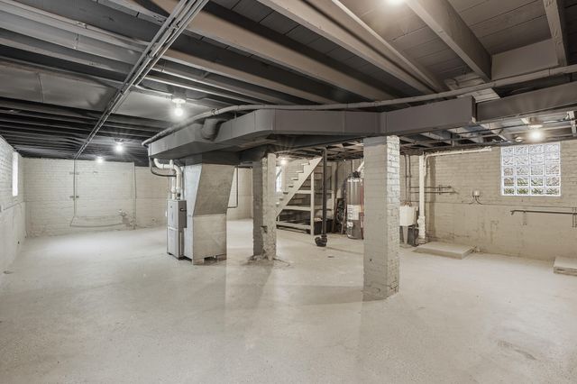 2009 Wespark Avenue, Whiting, IN 46394