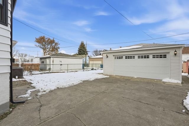 2009 Wespark Avenue, Whiting, IN 46394