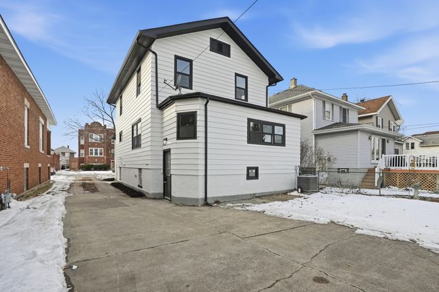 2009 Wespark Avenue, Whiting, IN 46394