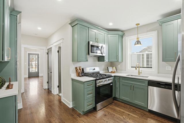 2009 Wespark Avenue, Whiting, IN 46394