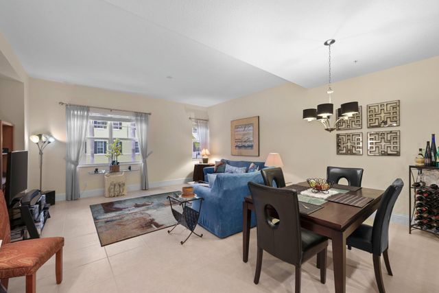 226 N Latitude Circle 203, Delray Beach, FL 33483