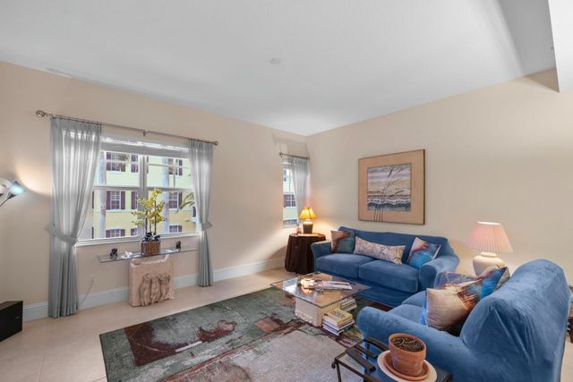 226 N Latitude Circle 203, Delray Beach, FL 33483