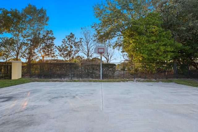 226 N Latitude Circle 203, Delray Beach, FL 33483