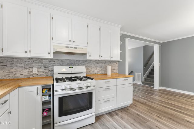 812 Pinewood Drive, Apex, NC 27502