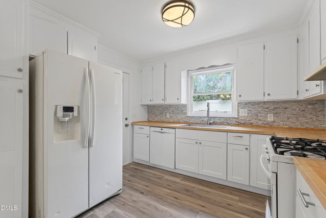 812 Pinewood Drive, Apex, NC 27502