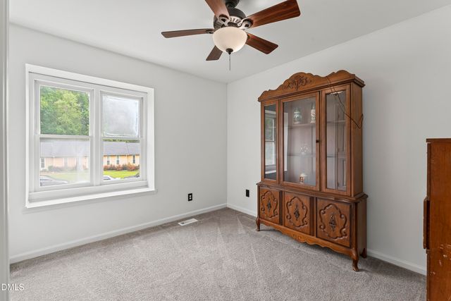 812 Pinewood Drive, Apex, NC 27502