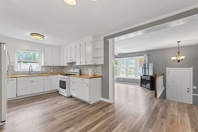 812 Pinewood Drive, Apex, NC 27502